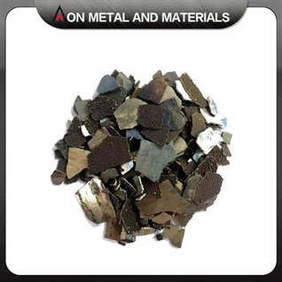 Čistý elektrolytický manganový kov